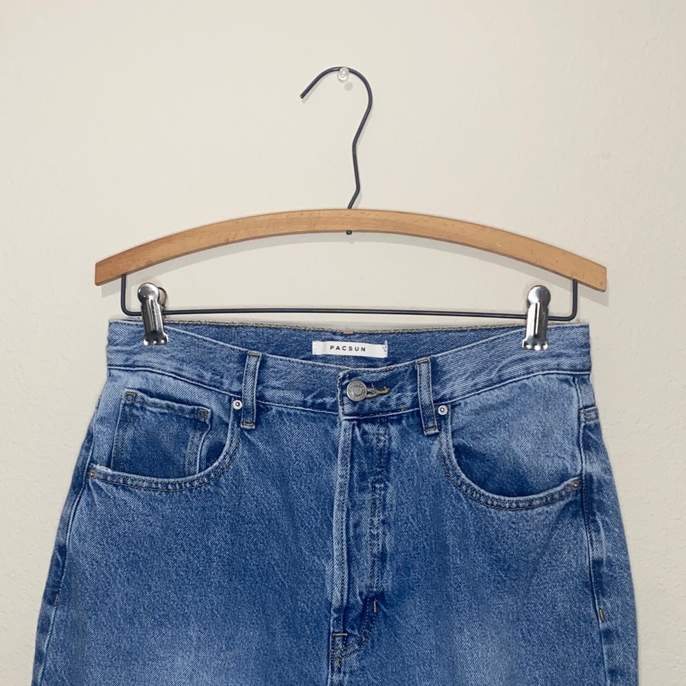 🛍️PacSun Women’s ‘Dad Jeans’ in the shade Medium Indigo! - Picture 1 of 12